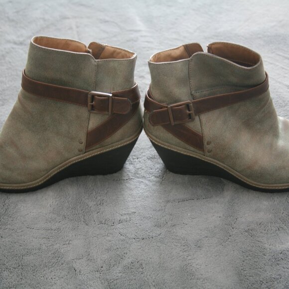 Euro Soft by Sofft Abbey Wedge Bootie, Size 8, Taupe - Picture 3 of 7